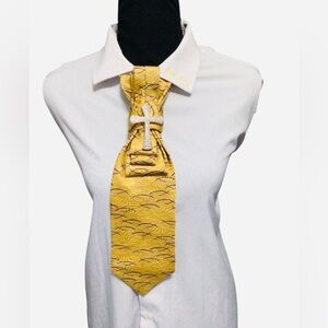 Elegant Gold Necktie with Cross Brooch